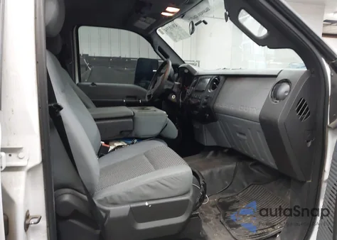 2015 Ford F-250 Xl z USA, uszkodzony, nr VIN 1FT7W2B6XFEB55449